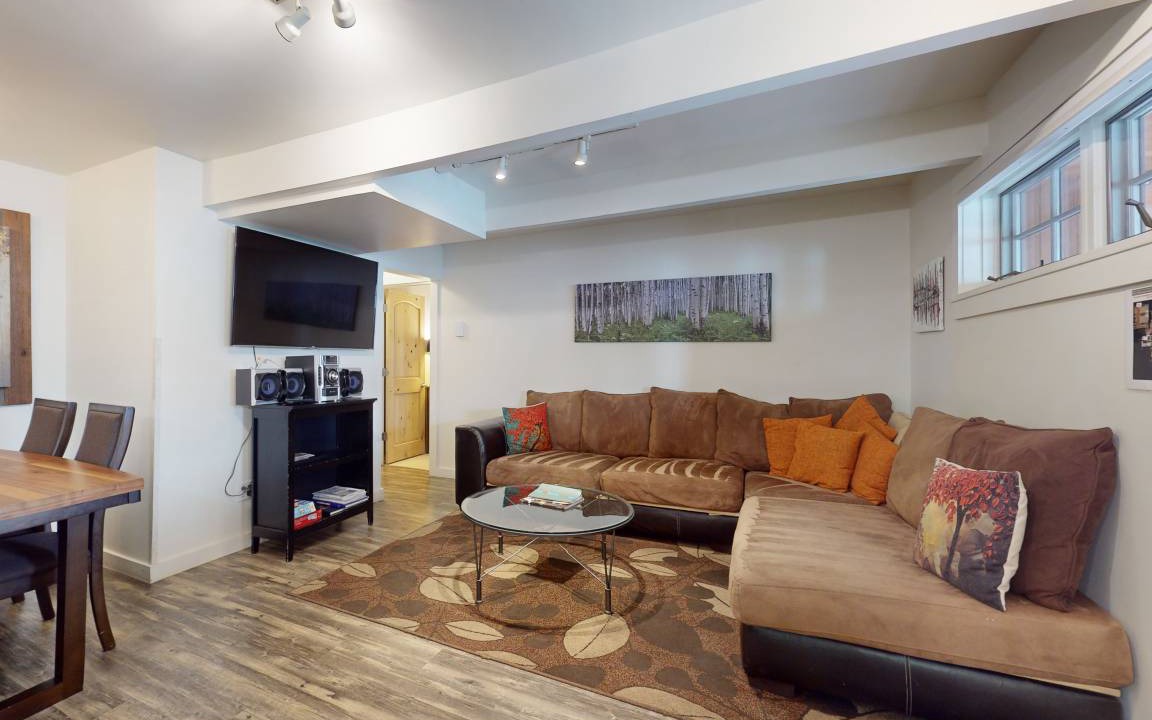 Downtown Condo | 86 m² Condo ∙ 2 bedrooms ∙ 4 guests
