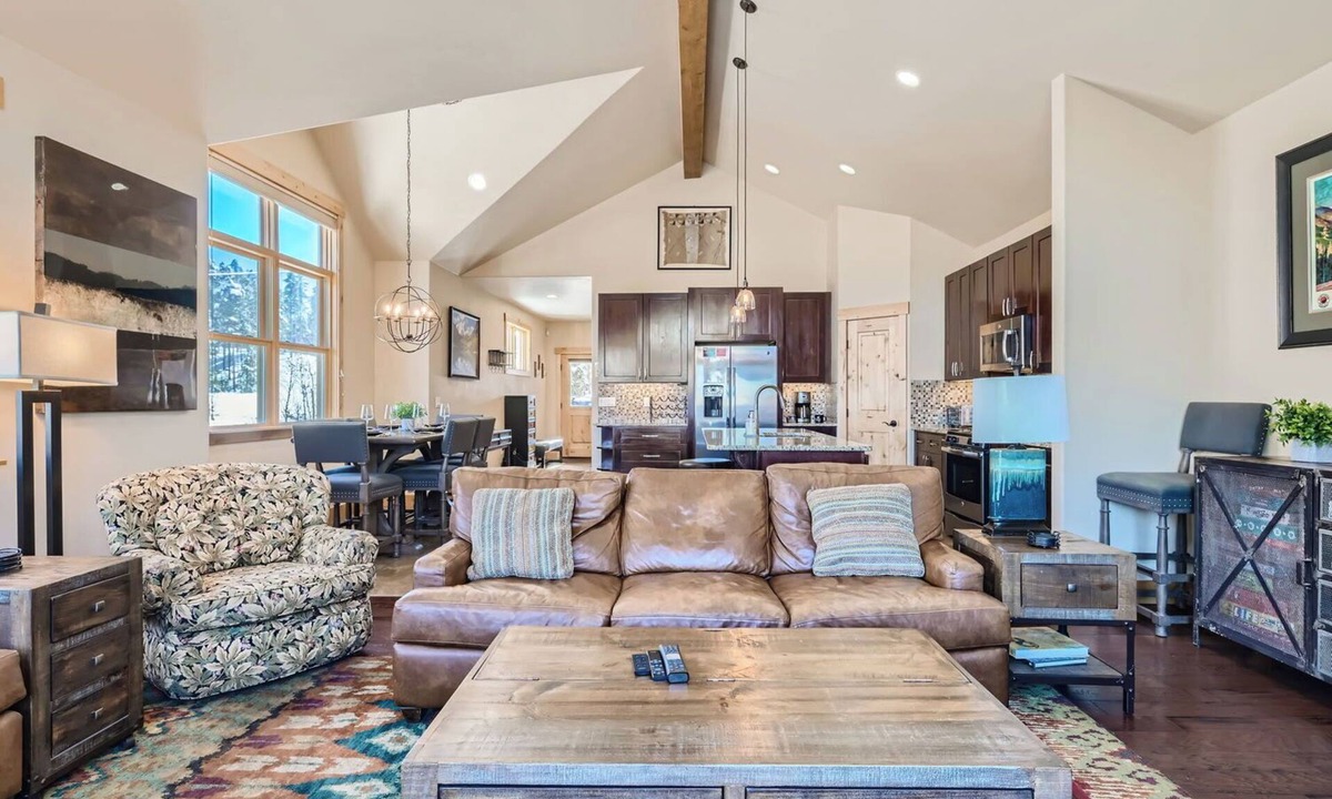 Warrior's Mark House | 87 Maggie. Walkability! Shuttle. Pet friendly.