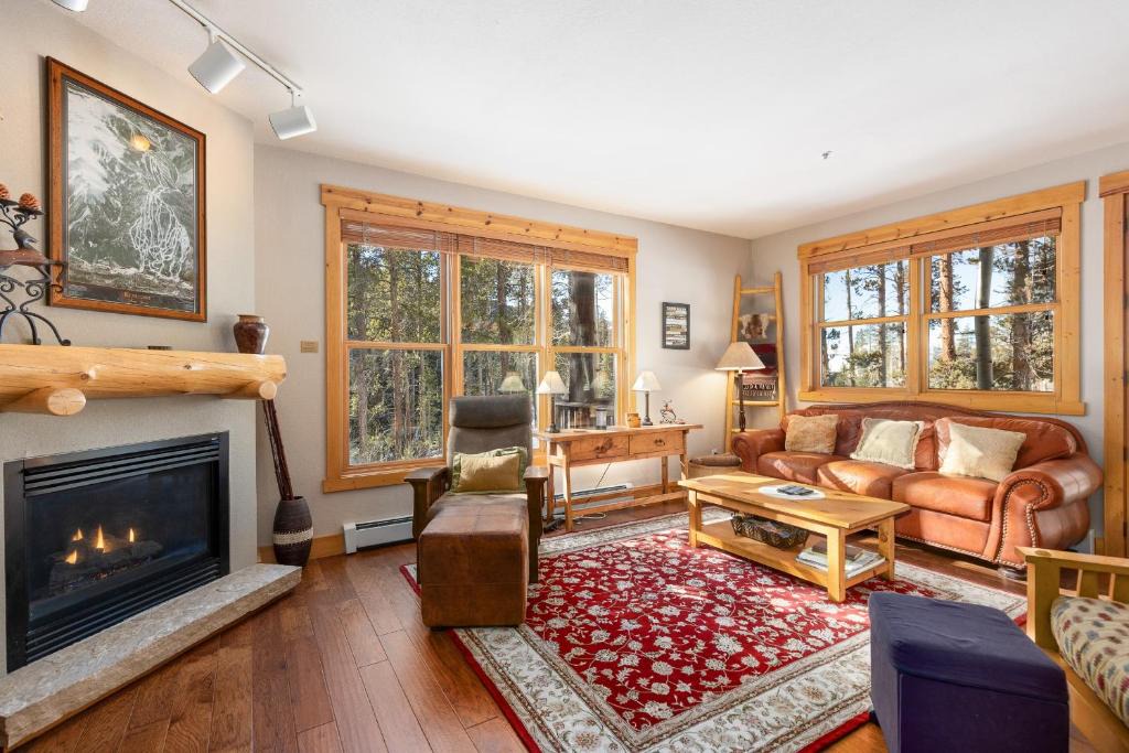 Keystone House | 8758 Trappers Crossing condo
