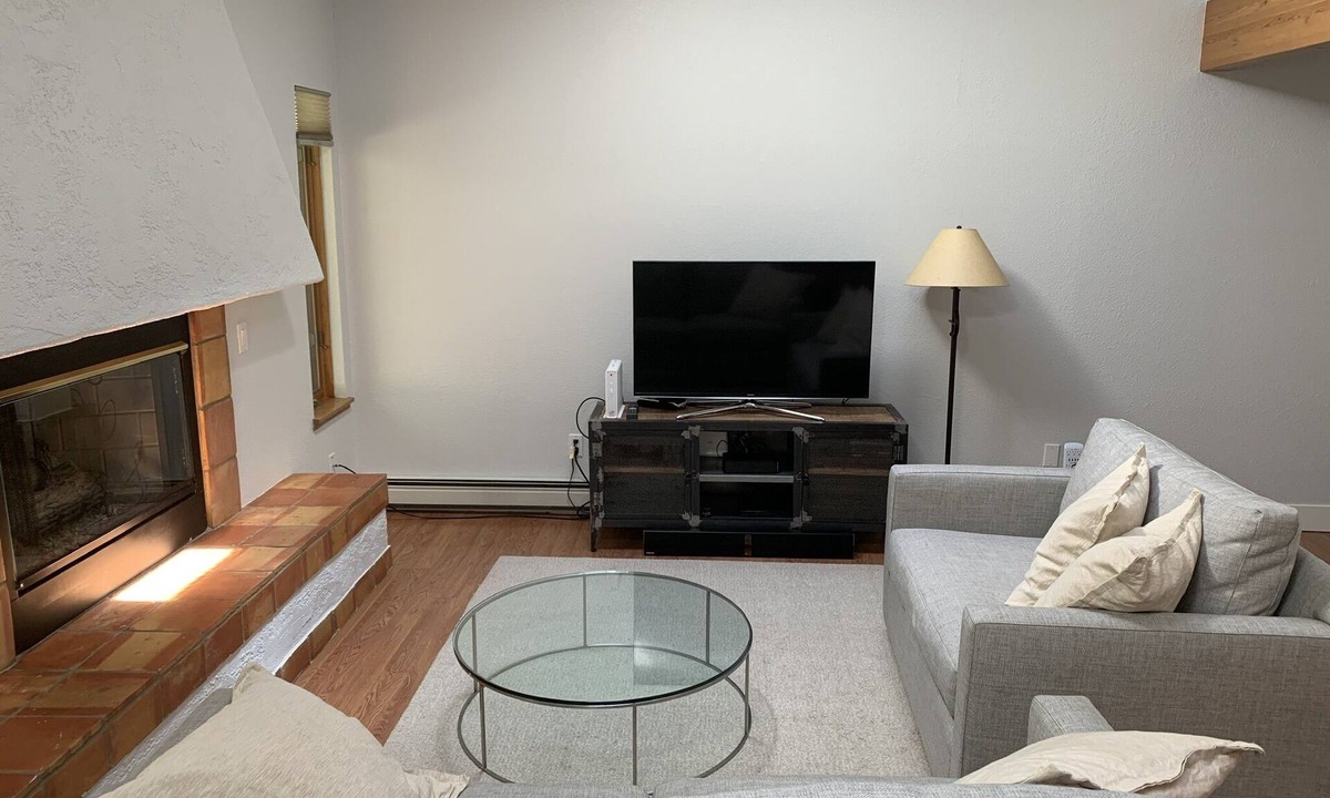 Intermountain House | A Fully Stocked and Remodeled 3 BR Vail Modern Condo in amazing West Vail!
