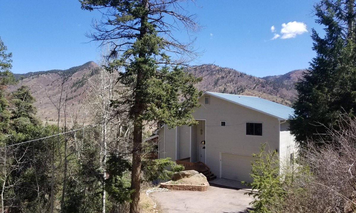 Cascade-Chipita Park House | A Mountain retreat that is close to the action, but just far enough from it.