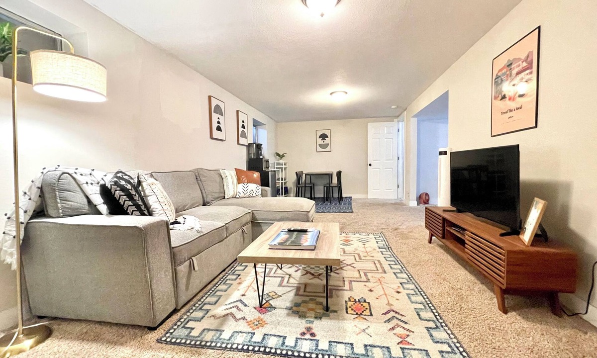 Aurora Apartment | Adorable, Peaceful & Updated Guest Suite