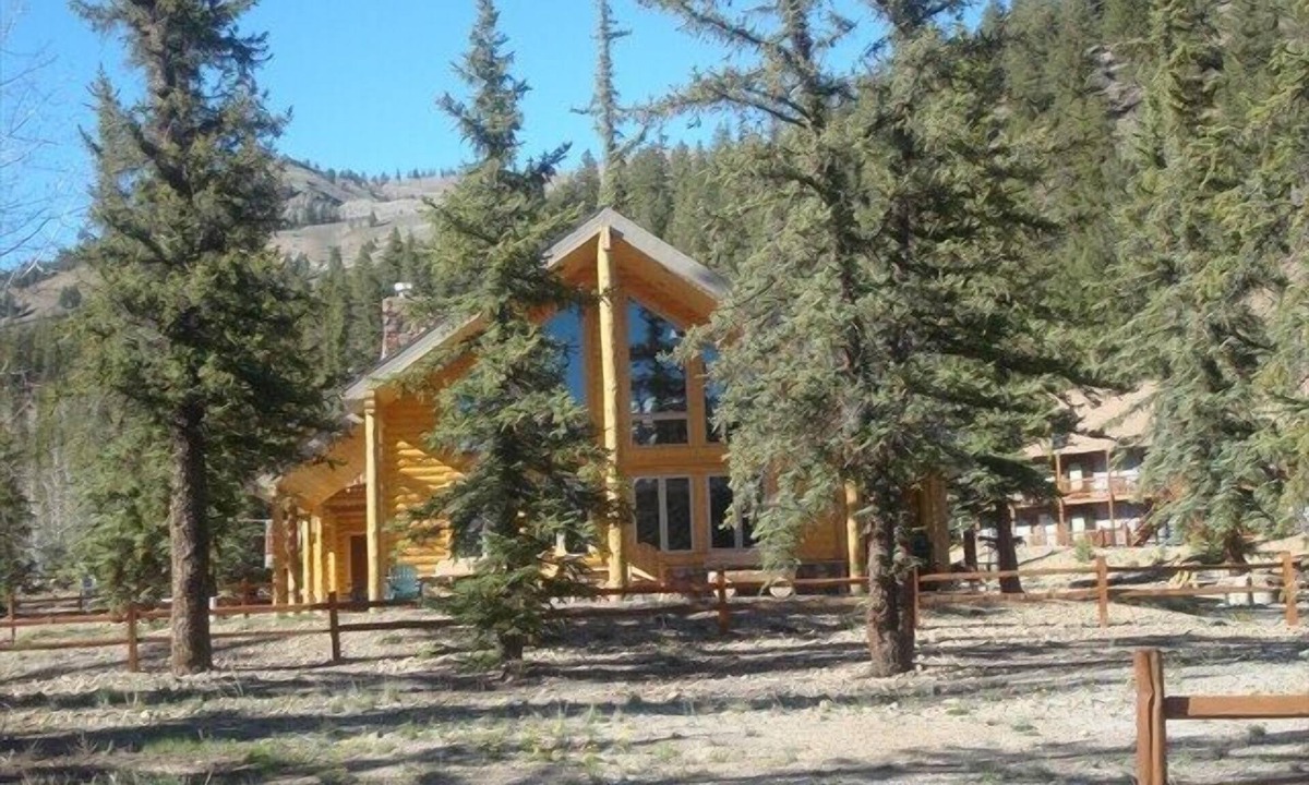 Lake City House | Almost Heaven - Beautiful Log Home at the Lake with Optional Additional Bunkhouse
