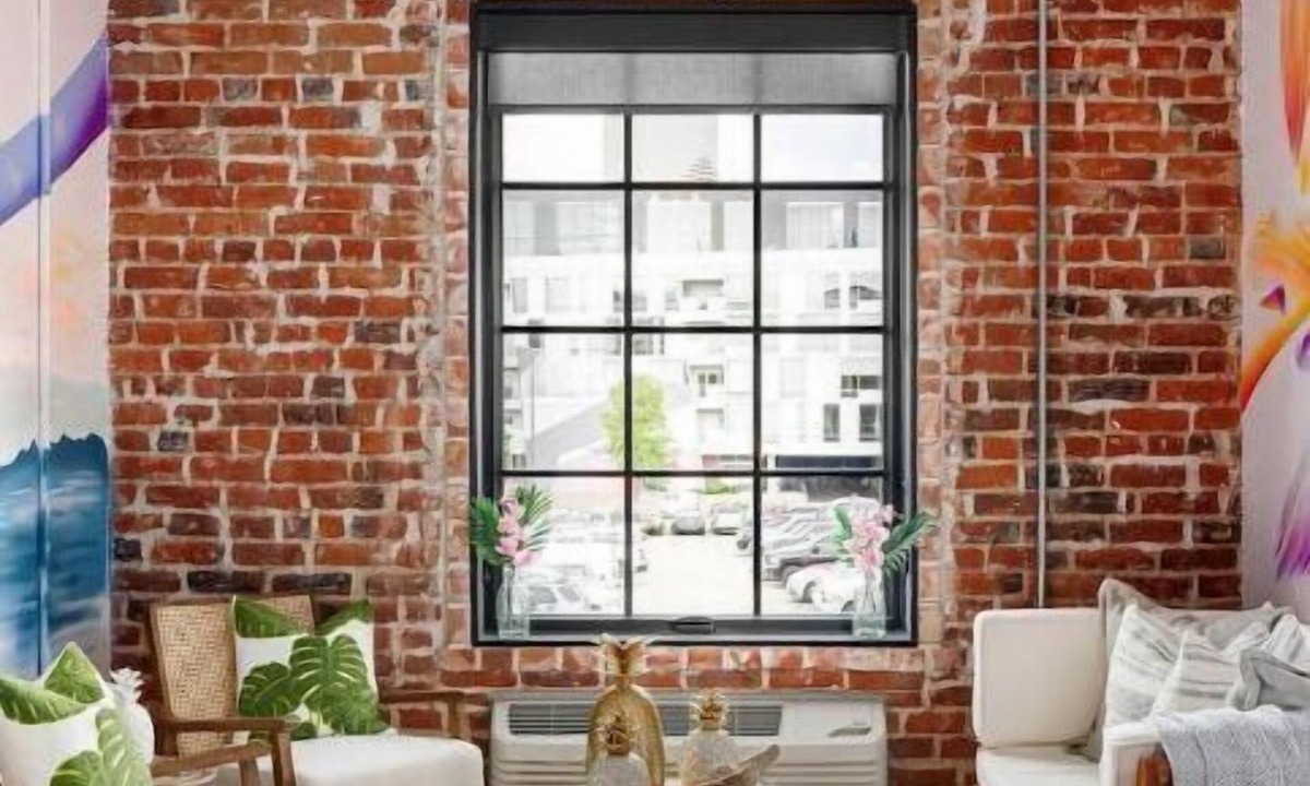 Golden Triangle Apartment | Amanda Wolf Art Suite 210