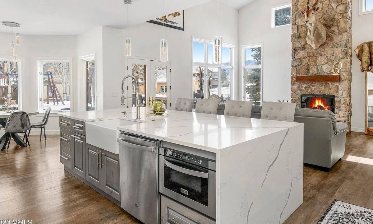 Gypsum House | Amazing 3 Level home