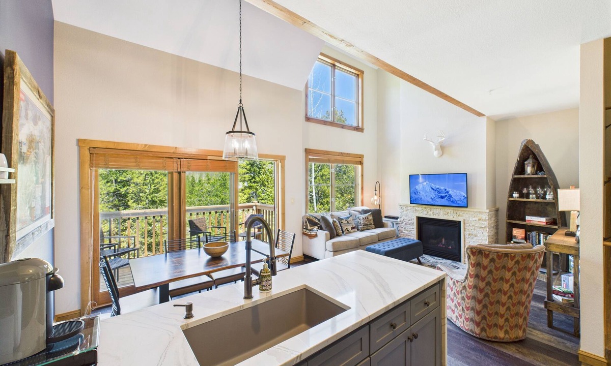 Lakeside Village Condo | Amazing Inside & Out! 2 Bed, Loft, Updated, HotTub
