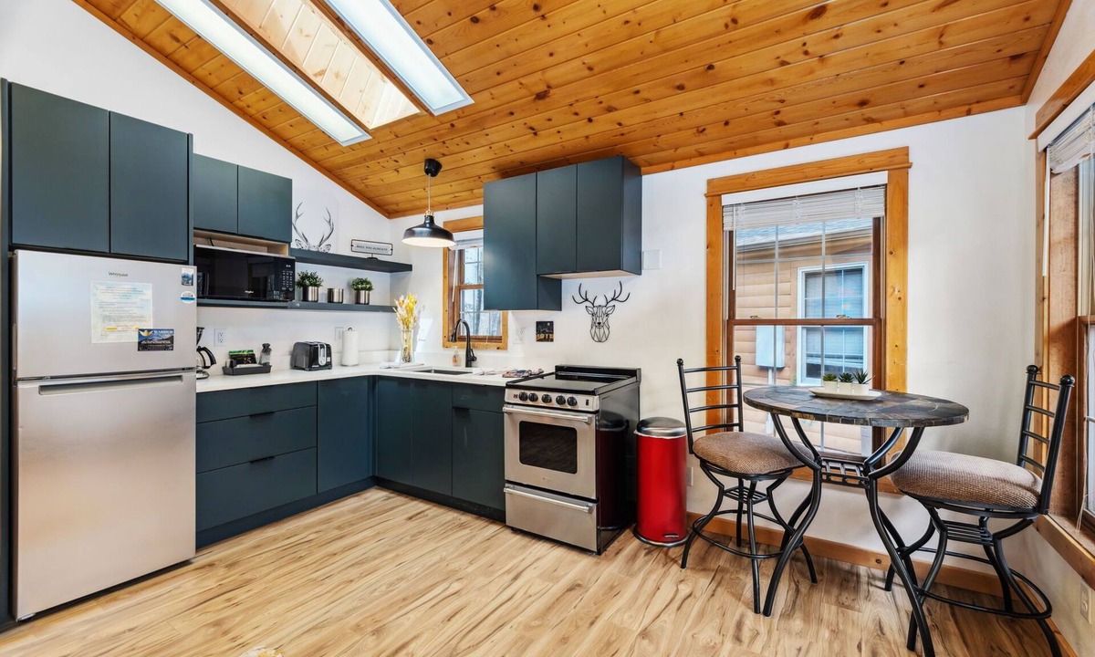 Fall River Estates Condo | Antlers Pointe 04 (HT)