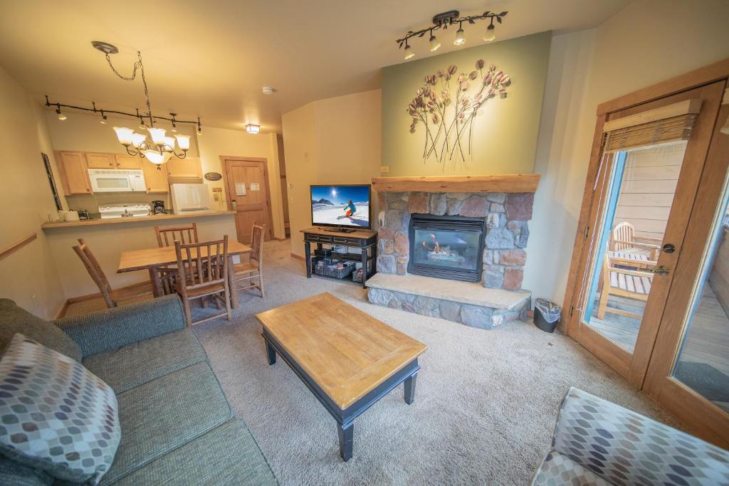 River Run House | Arapahoe Lodge 8119 by SummitCove Lodging
