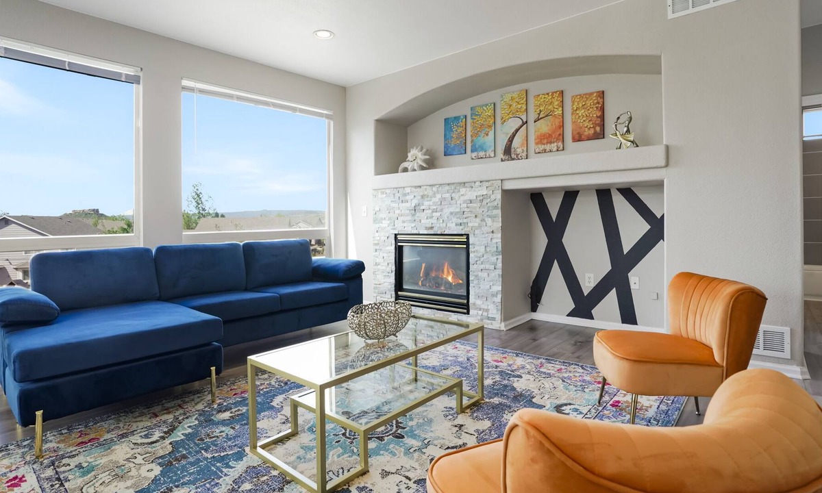 Castle Rock House | Artistic & Stylish, Top-notch & Breathtaking, 3 King Beds & 3 Living Rooms