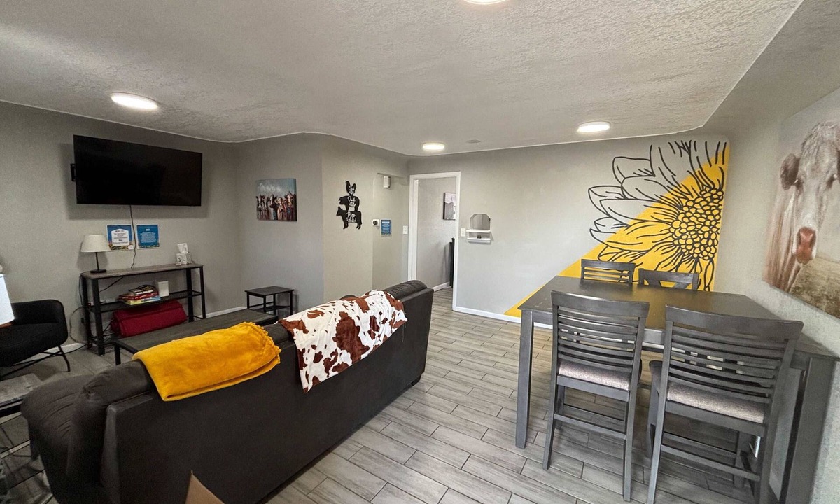 Arvada Plaza Area House | Arvada Private Family Home with Two King Beds
