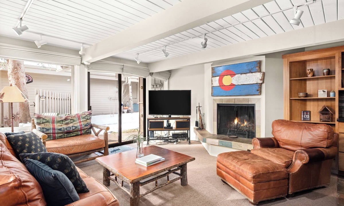 Aspen Condo | Aspen Alps Cozy 2 Bedroom apartment, walking distance to town