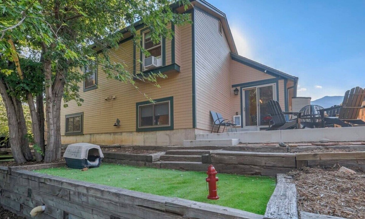 Northwest Colorado Springs House | Aspen Glen! Dog Friendly w Nintendo & Firepit!