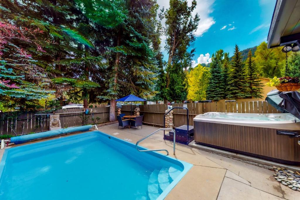 West End House | Aspen Mountain Lodge 401