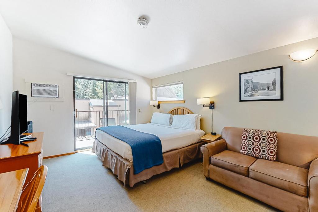 West End House | Aspen Mountain Lodge 402