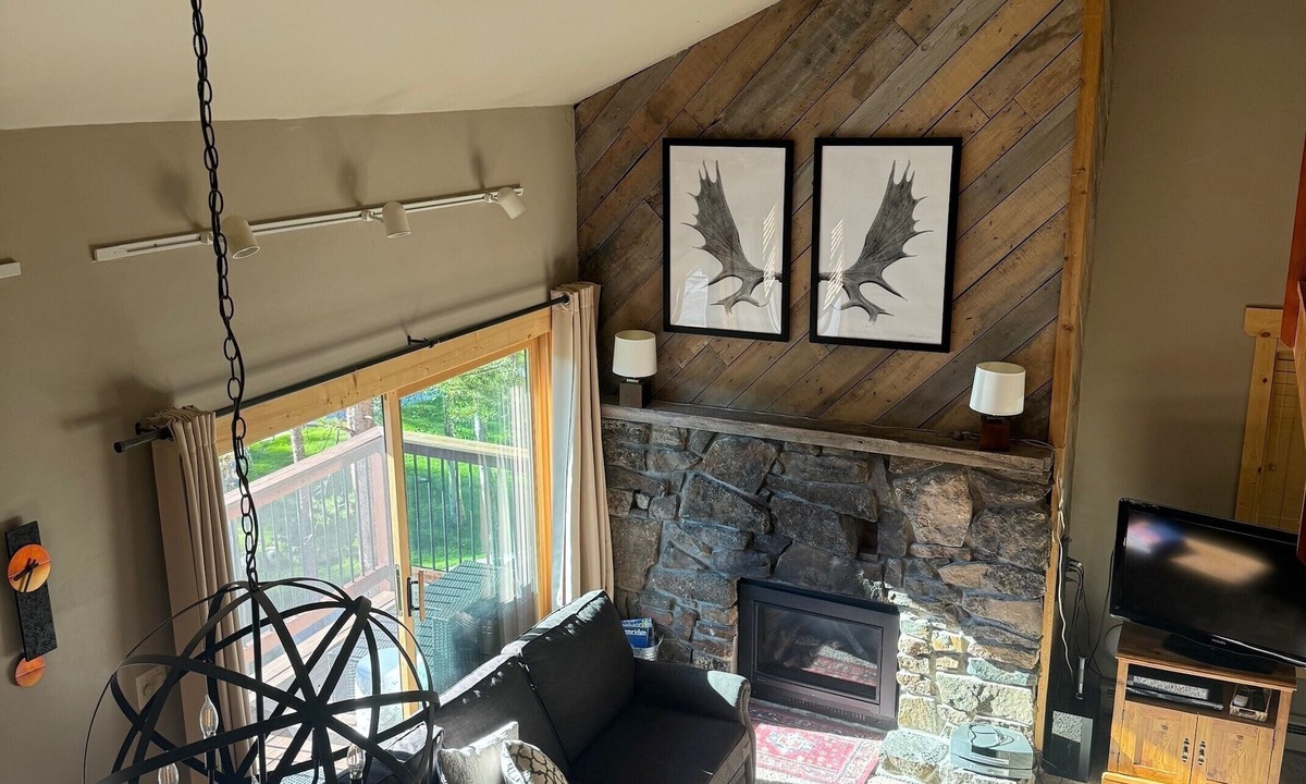 Warrior's Mark Condo | Awesome Location - Short Walk to Mountain and Town!