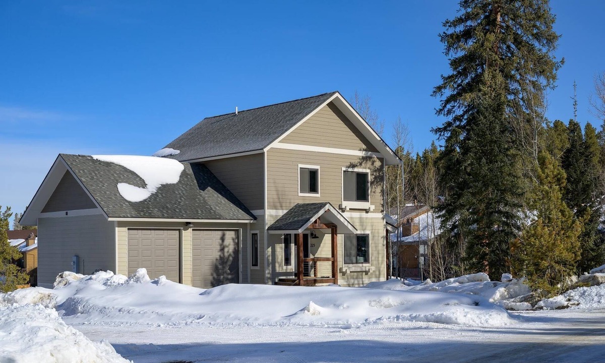 Fraser House | Balsh Hideaway | Covered Deck | Private Hot Tub | Luxe Cabin in WP