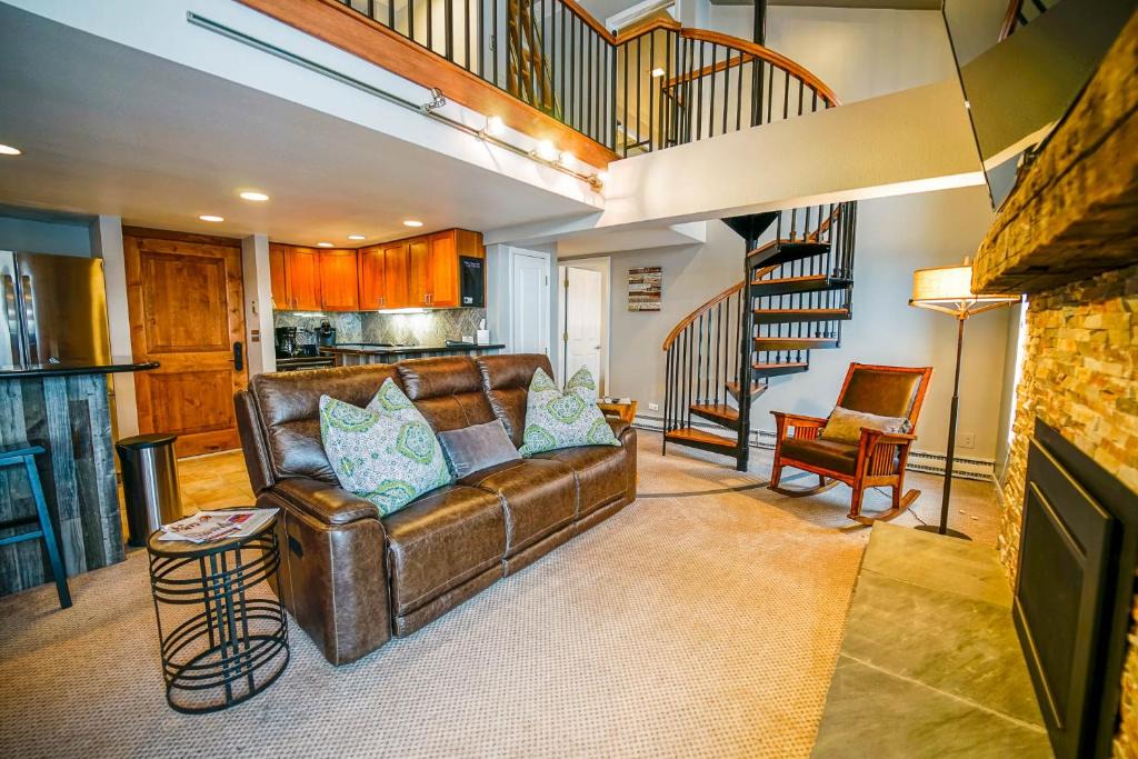 Steamboat Springs House | Bear Claw 402 - Ski-in Ski-out Condo!