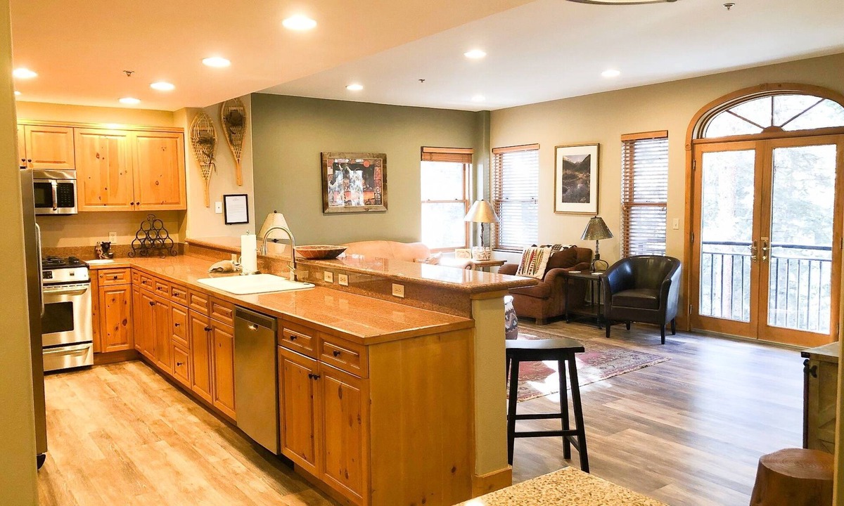 Mountain Village Condo | Bear Creek Lodge 301a 1 Bedroom Condo by Alpine Lodging Telluride