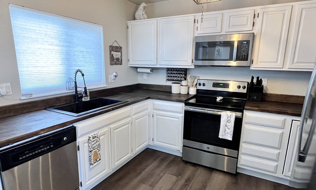 Stetson Hills House | Beautiful 4Bdrm house near Peterson & AFA │ Fully fenced backyard