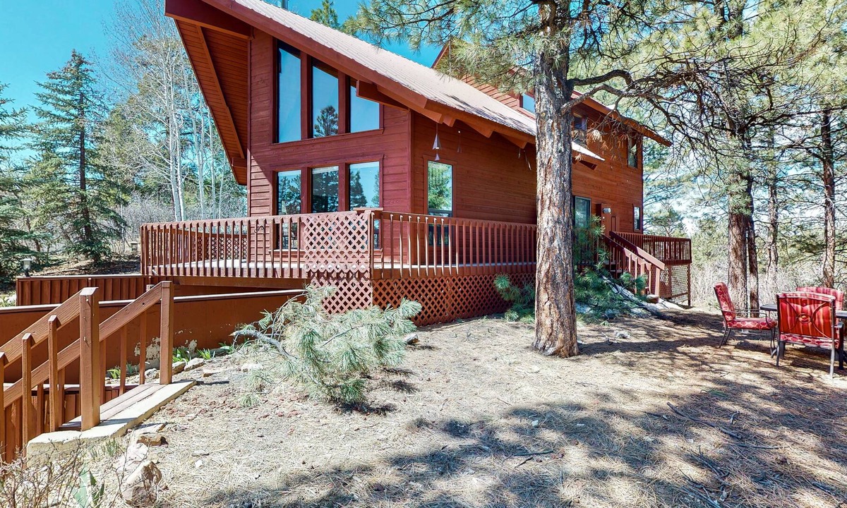 Twin Creek Village House | Beautiful and dog-friendly home featuring WiFi & furnished deck