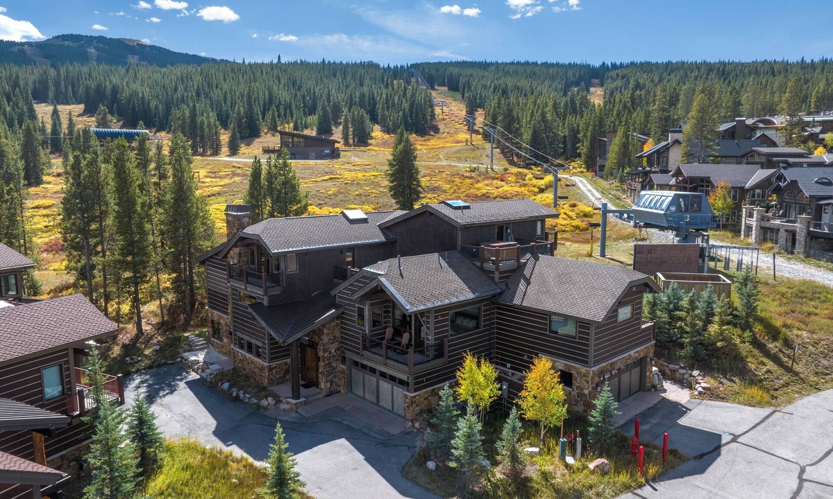 Copper Mountain House | Beautiful Executive Ski In/Ski Rooftop Hot tub! Pet Friendly LR962