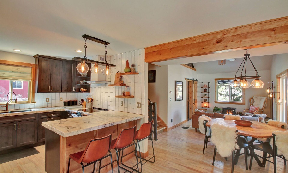 Palmer Lake House | Beautiful Forest Getaway At Historic Pinecrest!