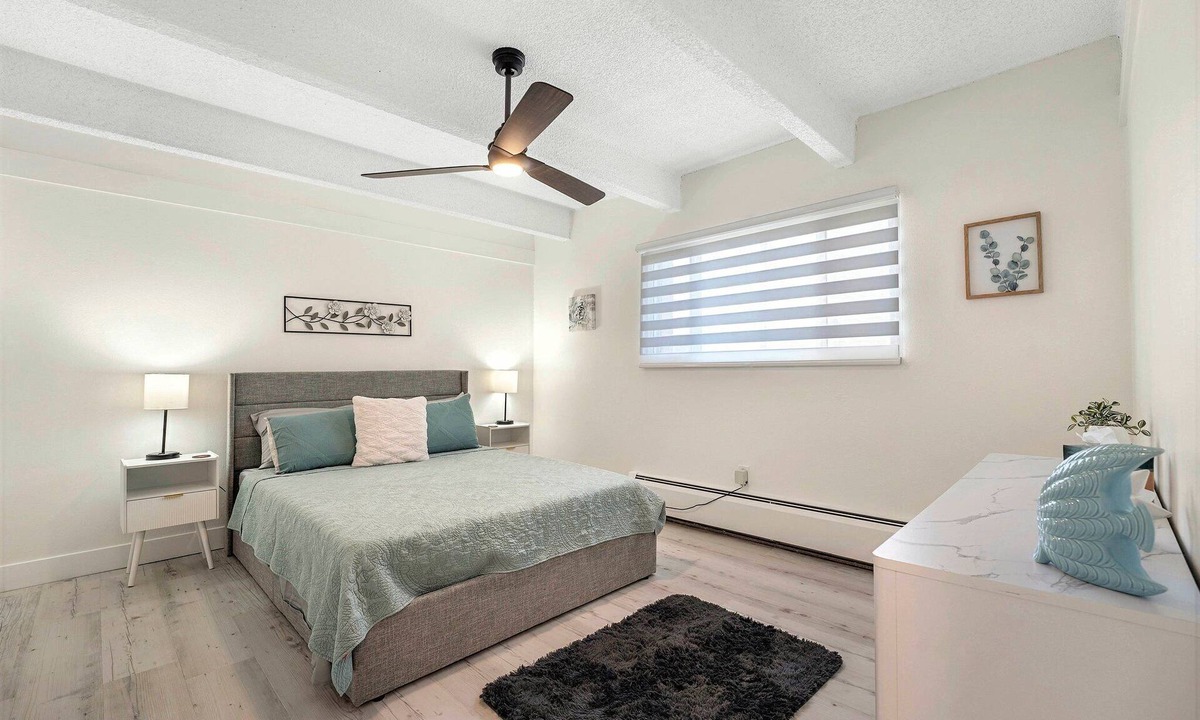 Englewood Condo | Beautiful remodeled 1-bedroom condo in Littleton/Englewood with Pool