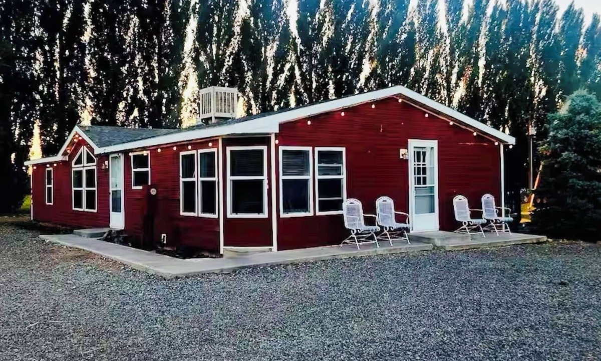 Lazear House | Beautiful Remote House in Olathe apart of Wedding Venue Location