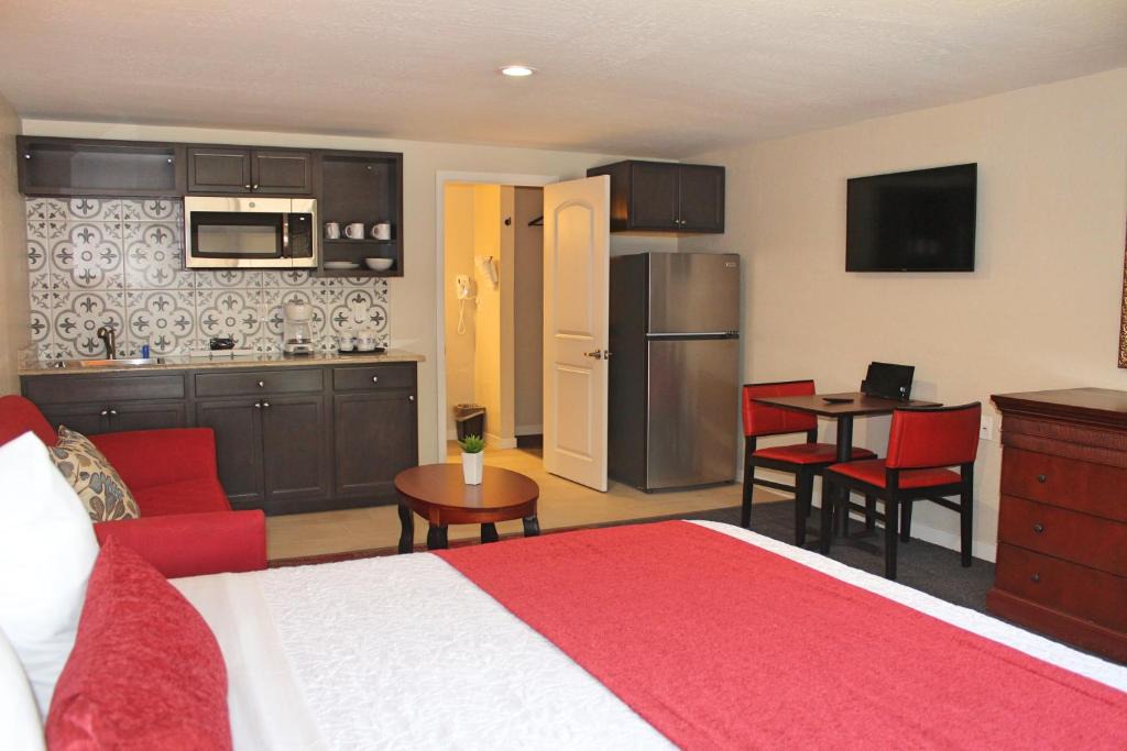 Alamosa Apartment | Bell & Main Studios 107