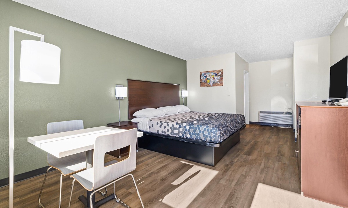 Larkspur Hotel | Bend Inn & Suites