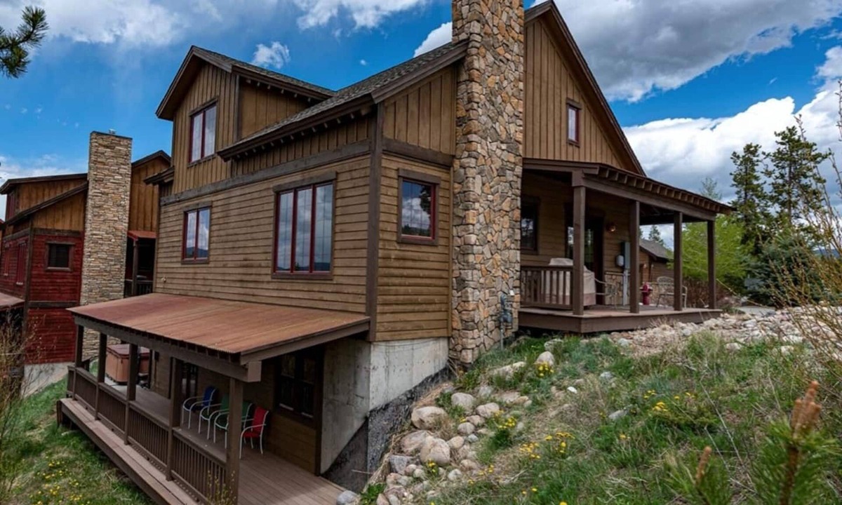 Fraser House | Big 3 Story Home, Shuttle, Hot Tub, Close!