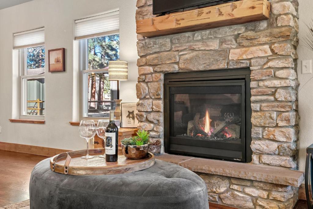 Woodland Park House | Black Bear Cabin with Hot Tub