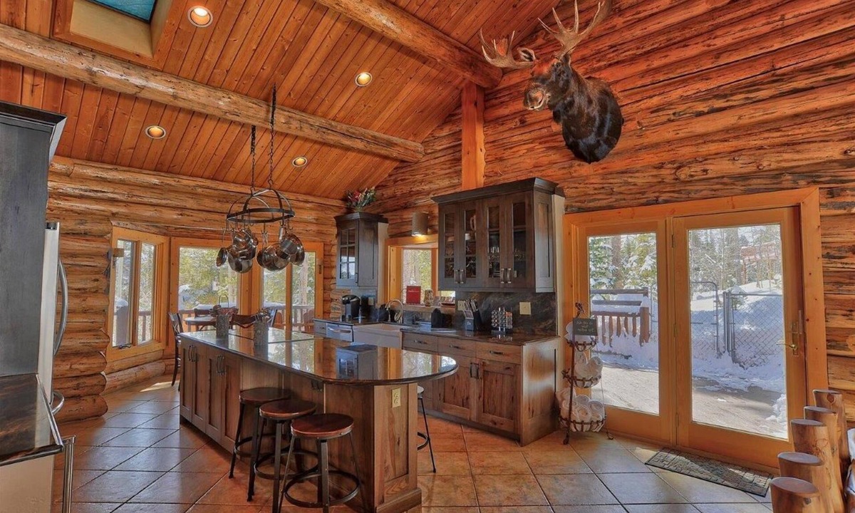 Breckenridge House | Black Bear Lodge, Beautiful 3BR Cabin with Private Hot Tub