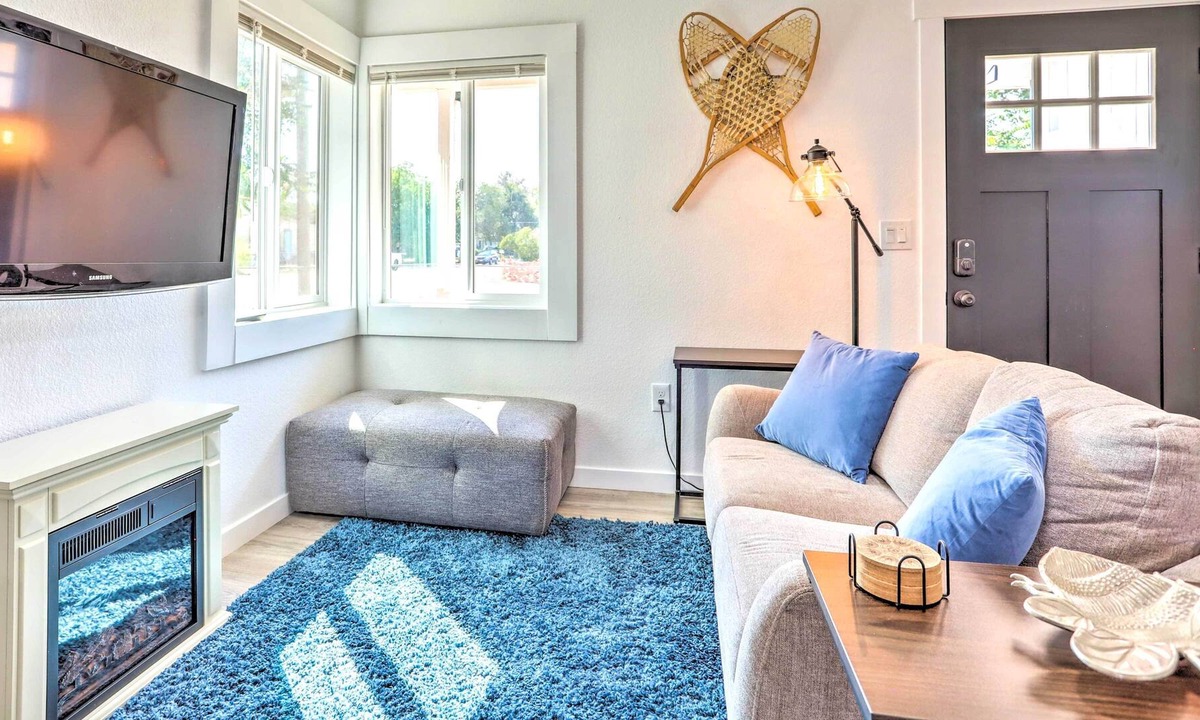 Dupont House | Blue Beauty: Gas Grill < 2 Mi Rapids Stadium!