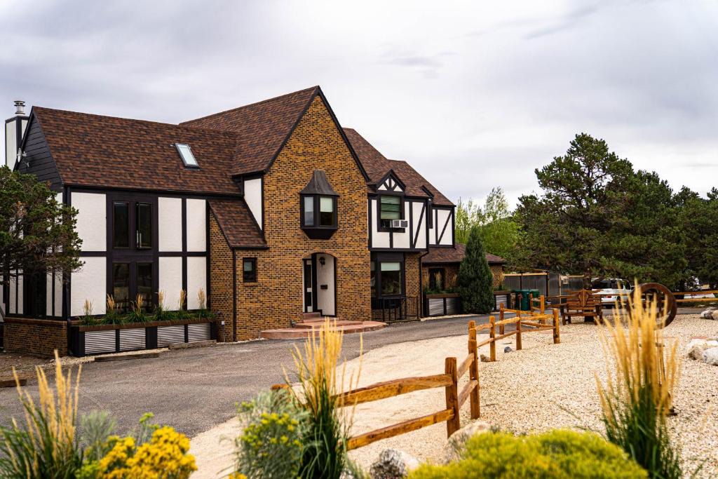 Salida Hotel | Blue Coyote Ranch