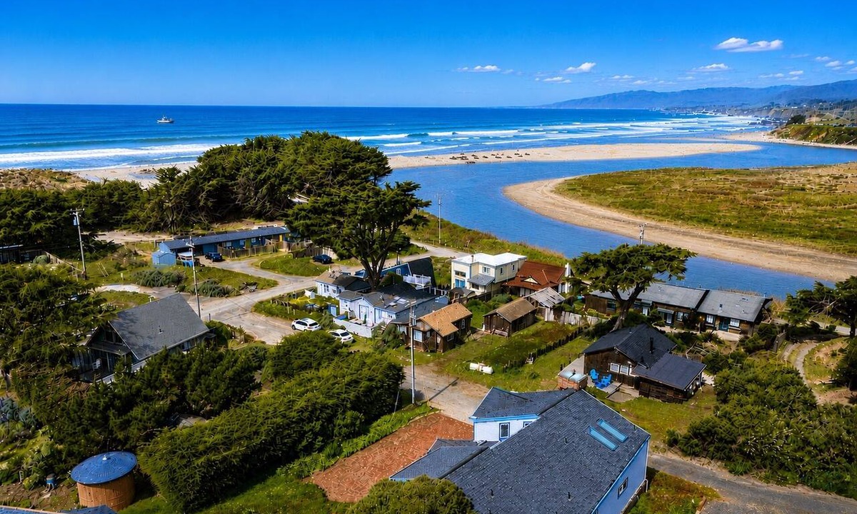 Salmon Creek House | Bodega Bay! Fun-in-the-Sun! Playcation~Walk2Beach/WiFi/Sauna~Ocean Oasis