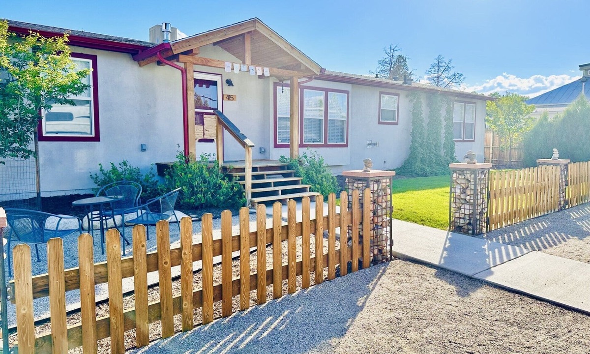 Salida House | Book NOW for Fall Events and Colors! Multi-family, pets allowed, HOT TUB!