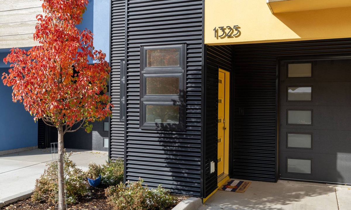 Durango House | Brand New End Unit Townhome - 2 Miles to Downtown - 30+ Day Stay Required