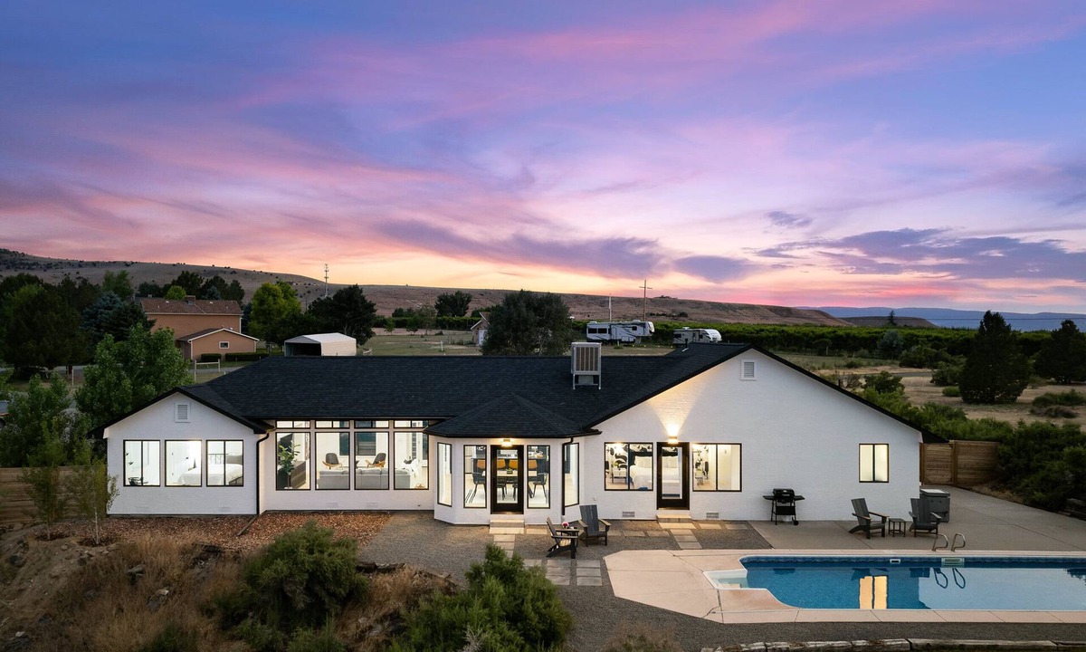 Palisade House | Brand New Palisade Listing - The Mesa ViewHouse!