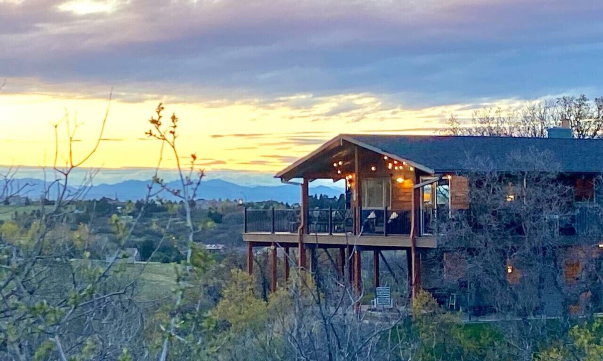 Castle Rock House | Breathtaking Views in Castle Pines North