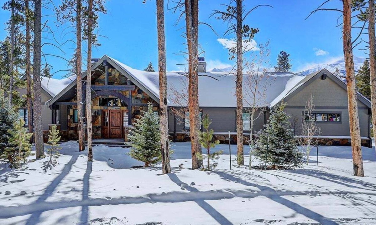 The Highlands House | Breck Escape: Spacious 6BR mountain retreat in Breckenridge, perfect for 12 guests!