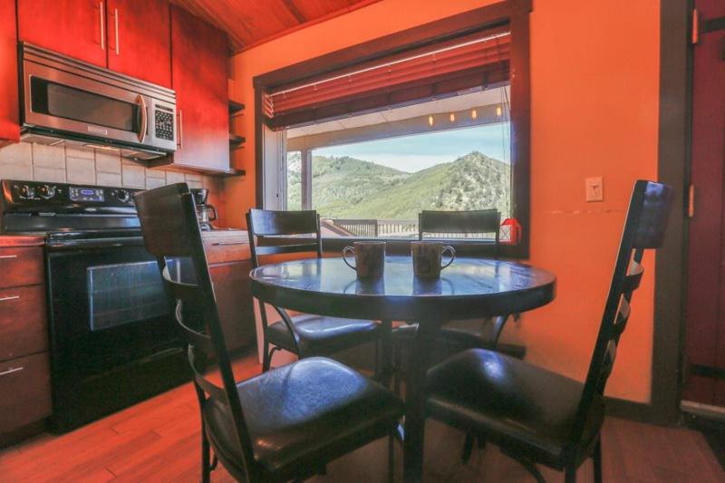 Glenwood Springs Apartment | Brettelberg Slopeside Condos A8