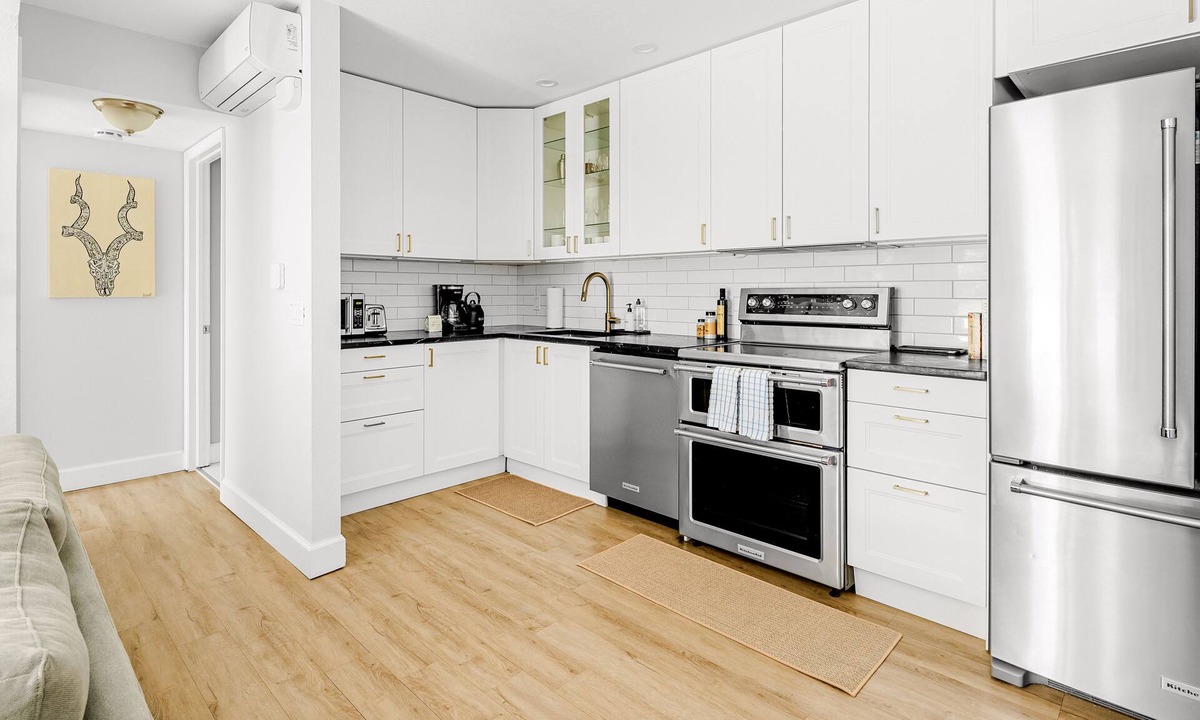 Parkside Condo | Bright + Modern | King Suite | Creekside Trail