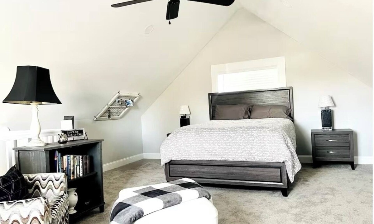 Pueblo Cottage | Bright one bedroom loft cottage guest house