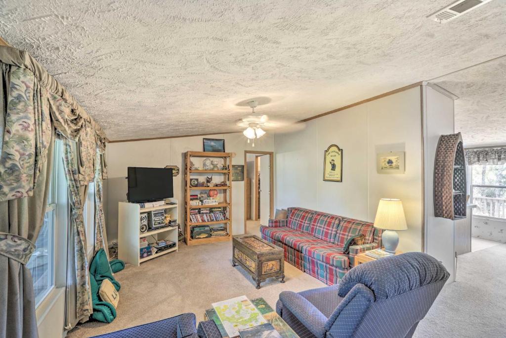 Steinhatchee House | Bright Steinhatchee Home: Proximity to Ocean!