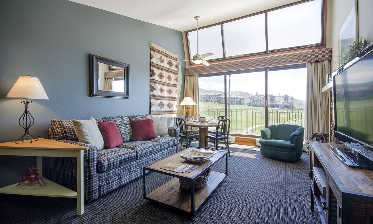 Steamboat Springs Condo | BT606 | Brilliant View | Excellent Amenities | Ski In | Hot Tub | Winter Shuttle