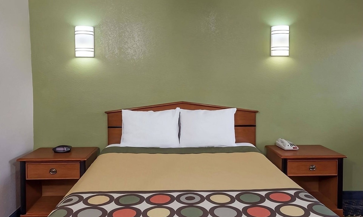 Austin Ave. Hotel | Budget-friendly Accommodation at Knights Inn Franklin Ave Waco! Free Parking
