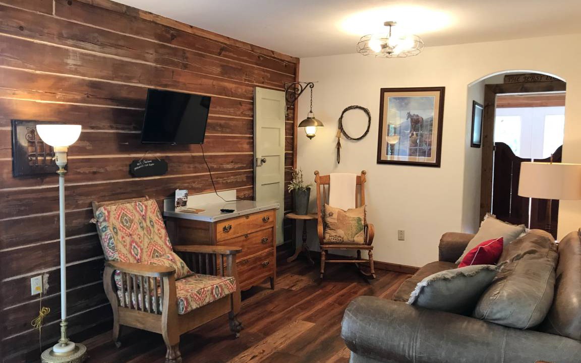 Alpine Village Cabin | Cabin ∙ 2 bedrooms ∙ 4 guests