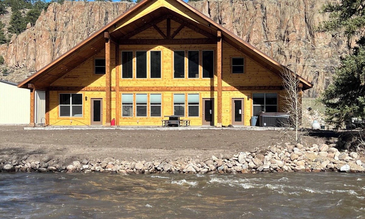 South Fork Cabin | Cabin on the river, close to Wolf Creek Ski Area & Rio Grande National Forest.