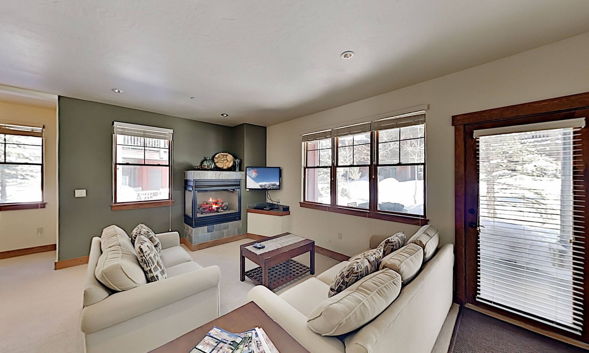 Copper Mountain Village Condo | Cache at Union Creek Condo w/Mountain Views, Shared Pool/Hot Tub, Walk to Lifts